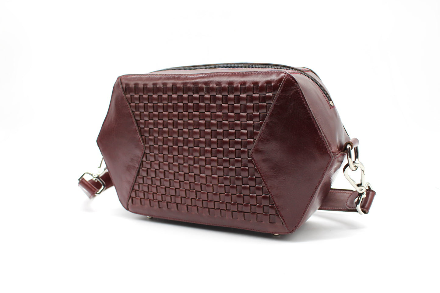 Banig Woven Shoulder Bag (brown)