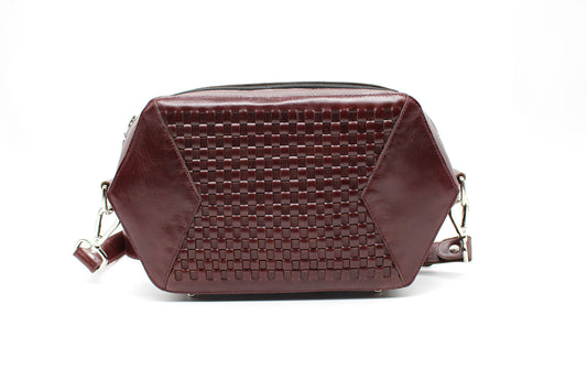 Banig Woven Shoulder Bag (brown)