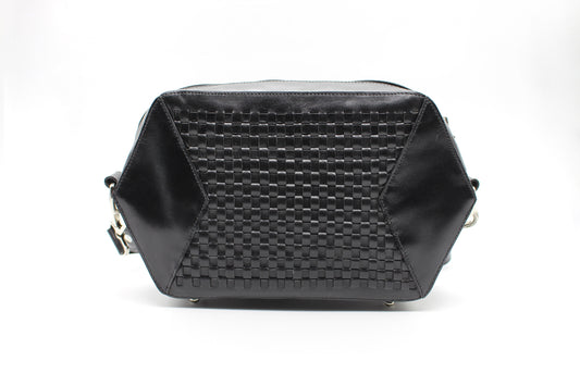 Banig Woven Shoulder Bag (black)